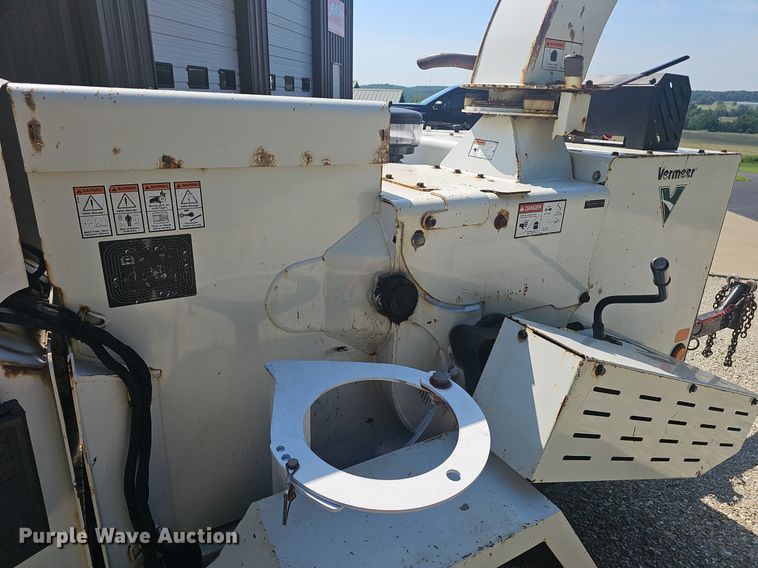 image for item EJ5753 2014 Vermeer BC1000XL  wood chipper