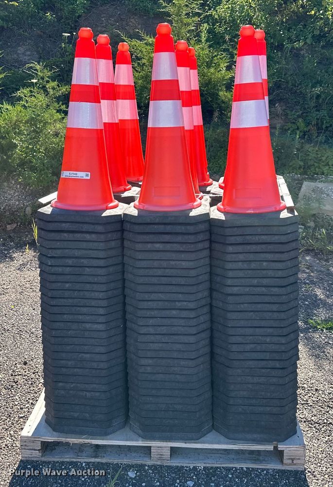 image for item EJ7043 (250) traffic cones