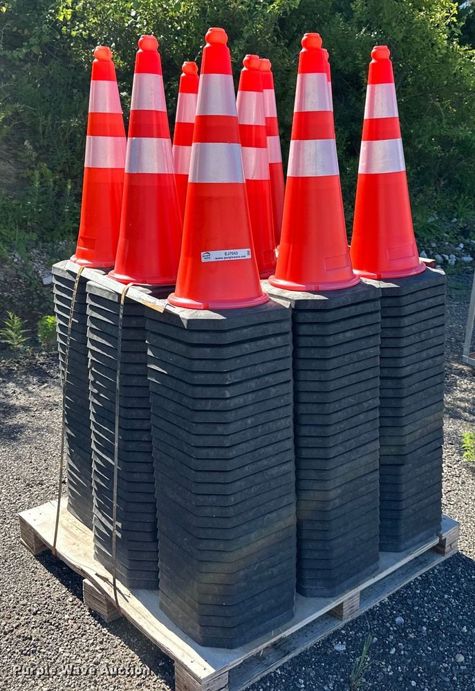 image for item EJ7043 (250) traffic cones