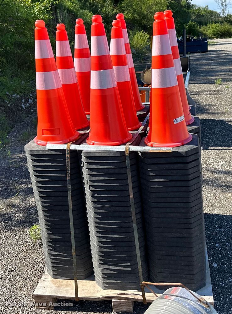 image for item EJ7043 (250) traffic cones