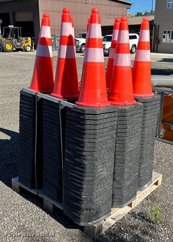 image for item EJ7043 (250) traffic cones