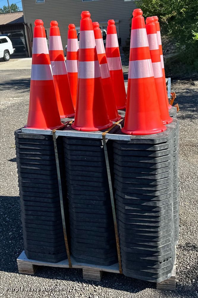 image for item EJ7043 (250) traffic cones