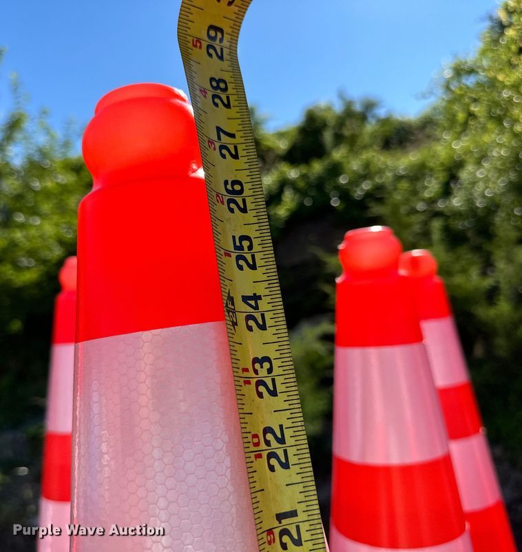 image for item EJ7043 (250) traffic cones