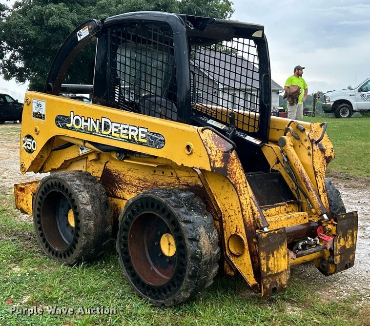 image for item EK4898 2003 John Deere  250 skid steer loader