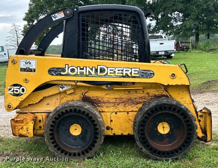 image for item EK4898 2003 John Deere  250 skid steer loader