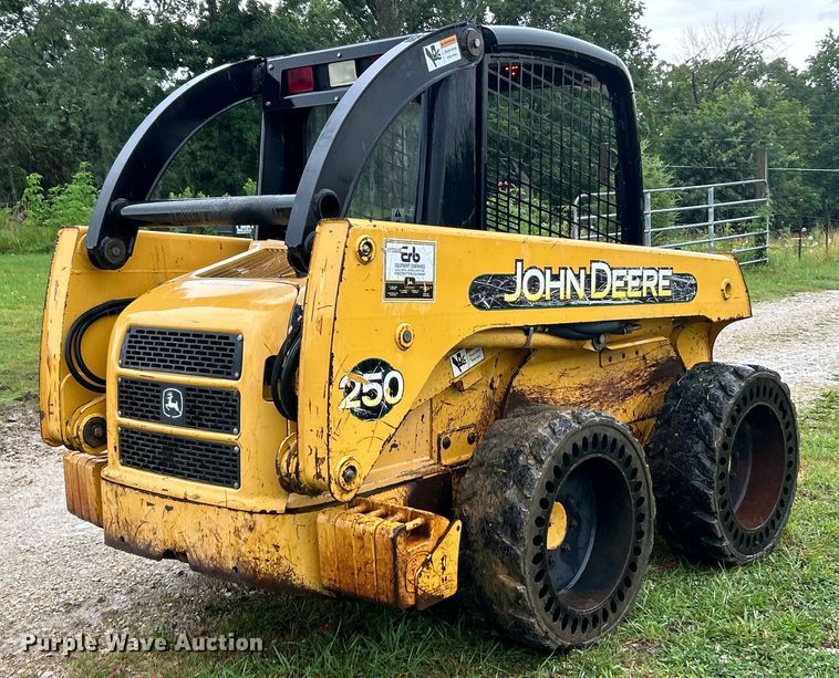 image for item EK4898 2003 John Deere  250 skid steer loader
