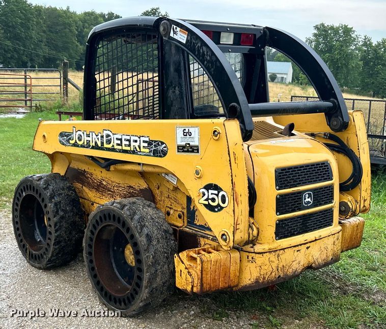 image for item EK4898 2003 John Deere  250 skid steer loader