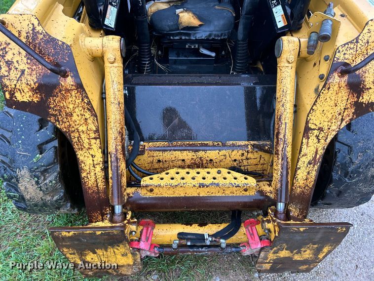 image for item EK4898 2003 John Deere  250 skid steer loader