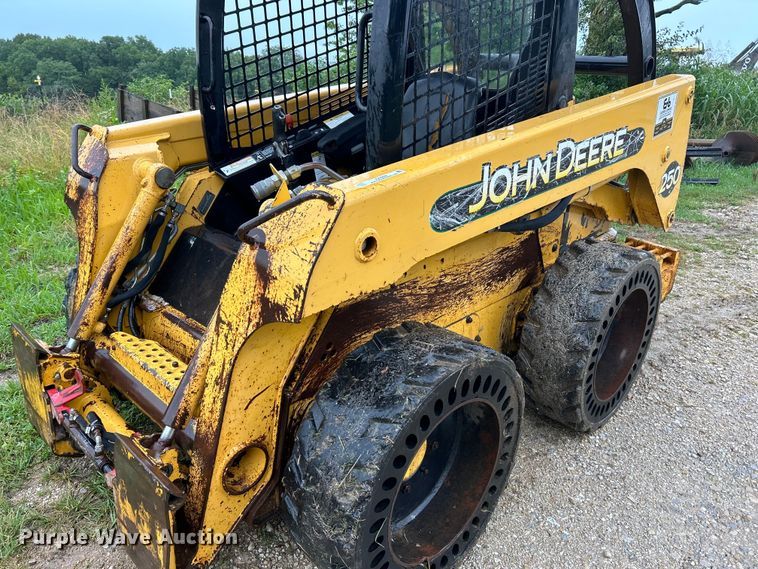 image for item EK4898 2003 John Deere  250 skid steer loader