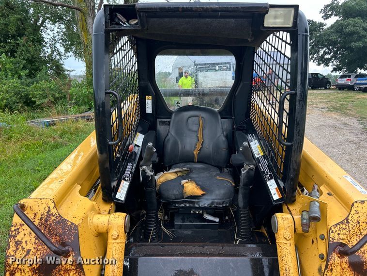 image for item EK4898 2003 John Deere  250 skid steer loader