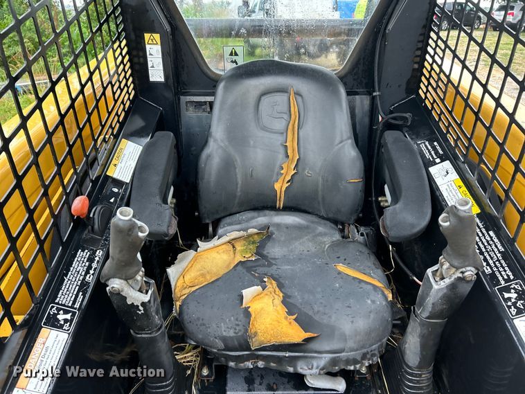 image for item EK4898 2003 John Deere  250 skid steer loader
