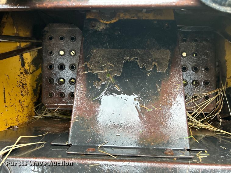 image for item EK4898 2003 John Deere  250 skid steer loader