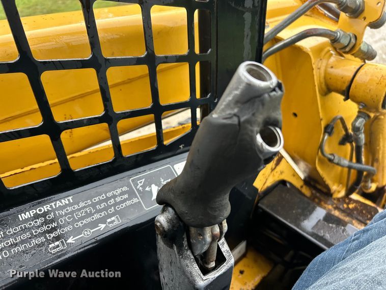 image for item EK4898 2003 John Deere  250 skid steer loader