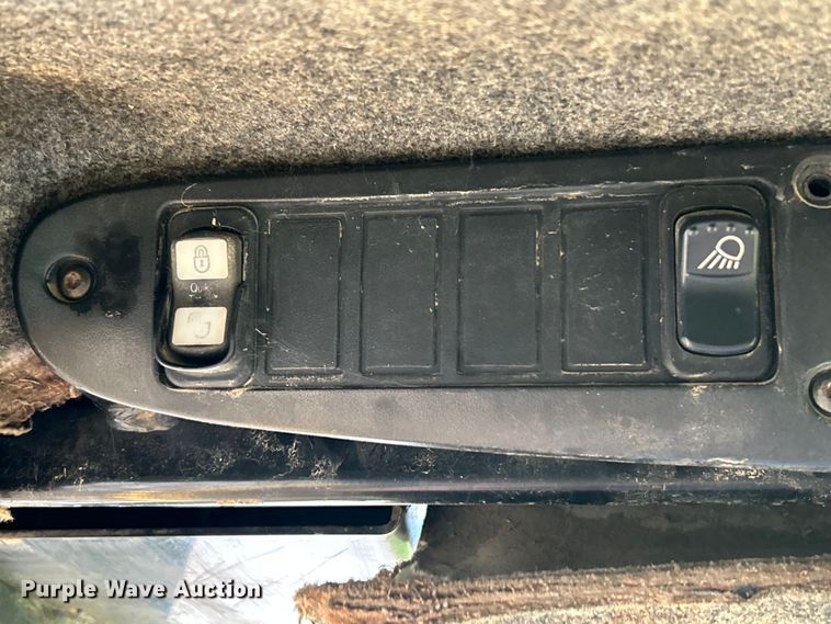 image for item EK4898 2003 John Deere  250 skid steer loader