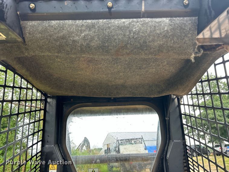 image for item EK4898 2003 John Deere  250 skid steer loader