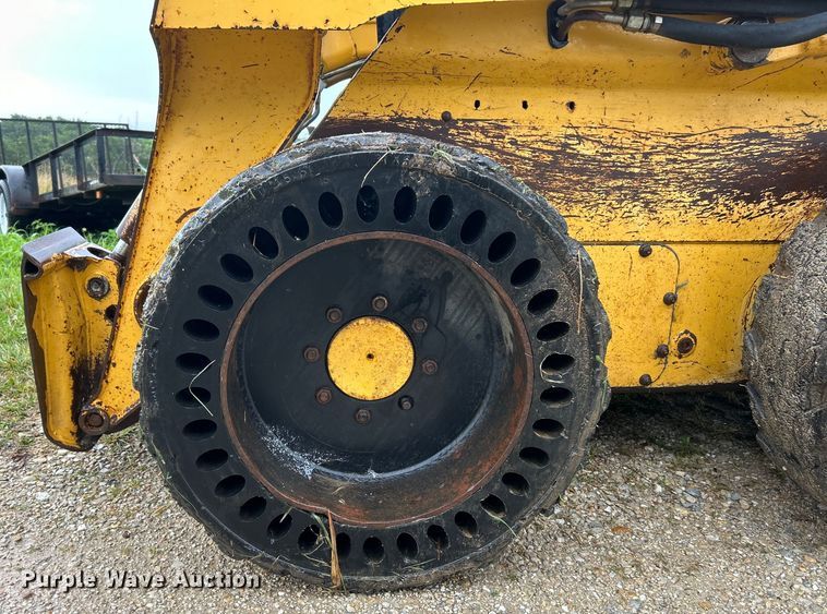 image for item EK4898 2003 John Deere  250 skid steer loader