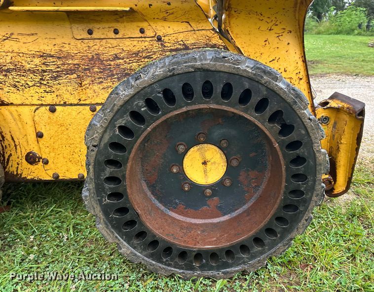 image for item EK4898 2003 John Deere  250 skid steer loader