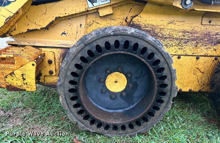 image for item EK4898 2003 John Deere  250 skid steer loader