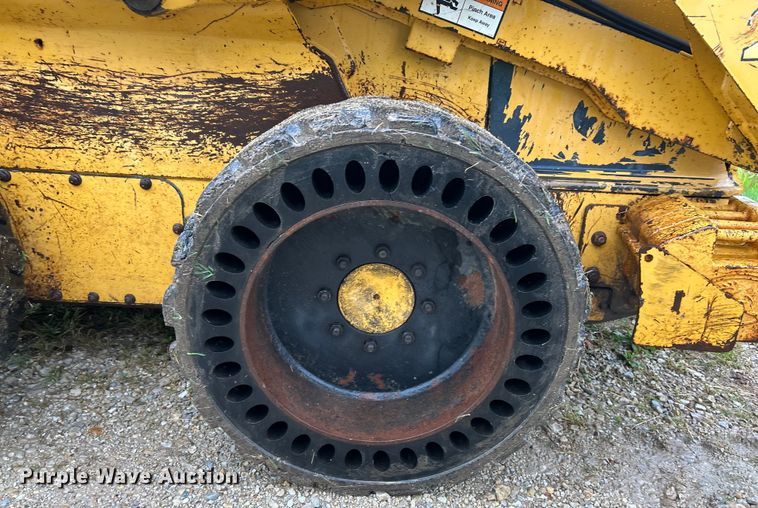 image for item EK4898 2003 John Deere  250 skid steer loader