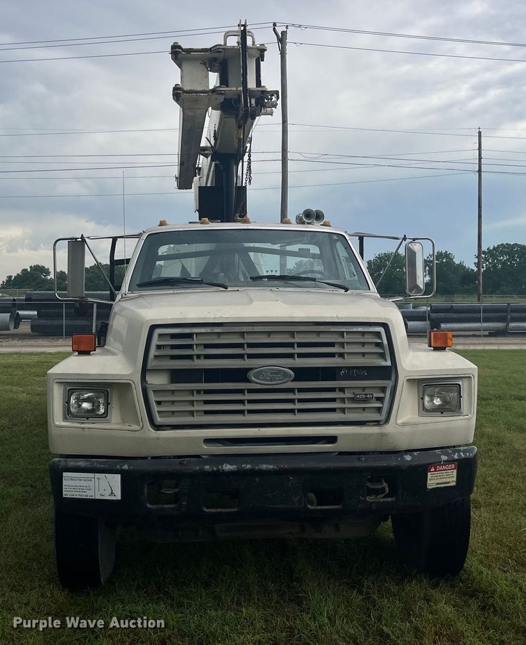 image for item EK8752 1984 Ford F800 crane truck
