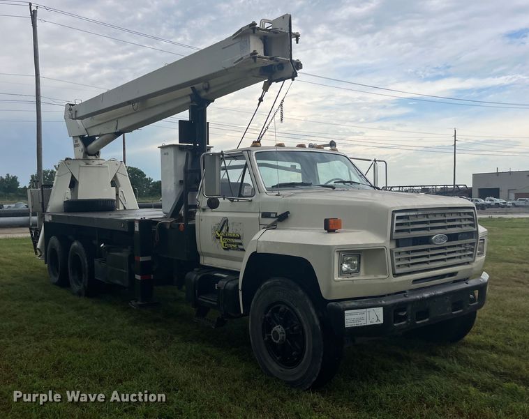 image for item EK8752 1984 Ford F800 crane truck