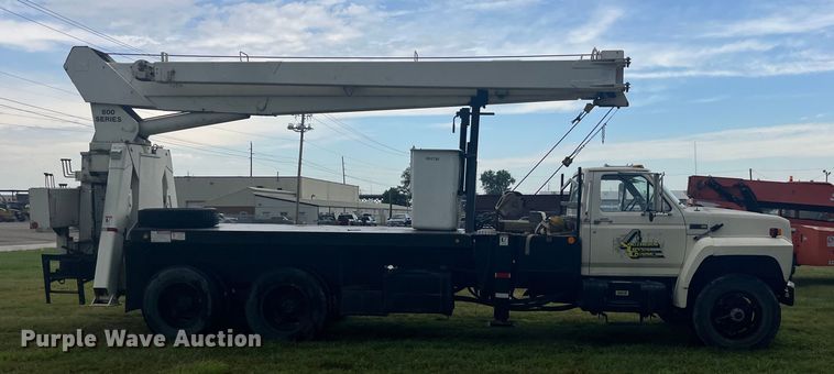 image for item EK8752 1984 Ford F800 crane truck
