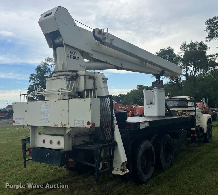 image for item EK8752 1984 Ford F800 crane truck