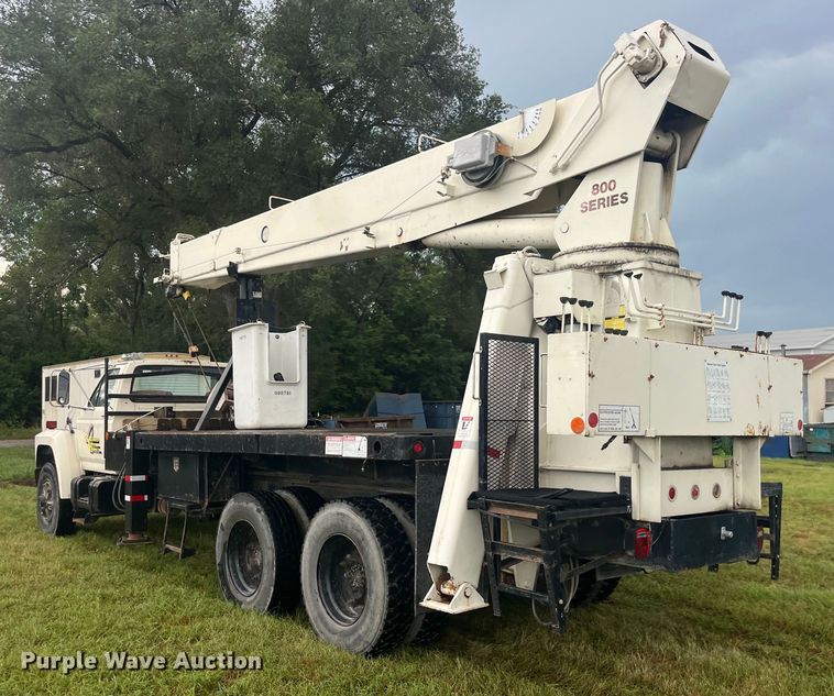 image for item EK8752 1984 Ford F800 crane truck