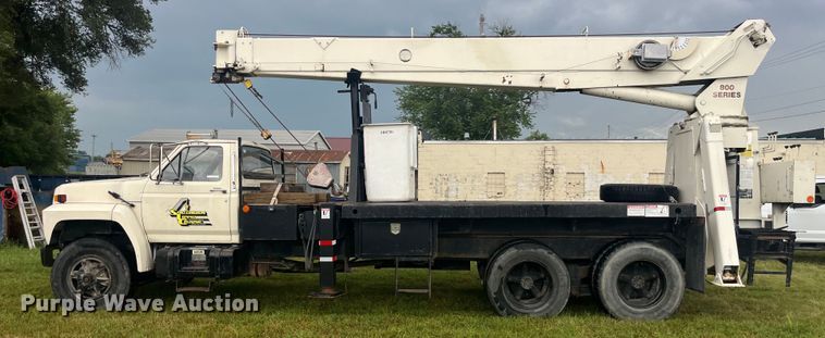 image for item EK8752 1984 Ford F800 crane truck