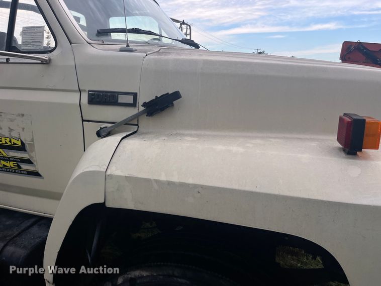 image for item EK8752 1984 Ford F800 crane truck