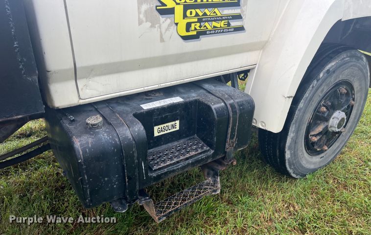 image for item EK8752 1984 Ford F800 crane truck