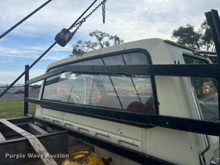 image for item EK8752 1984 Ford F800 crane truck