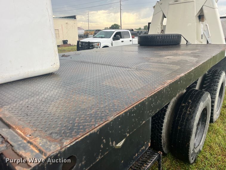 image for item EK8752 1984 Ford F800 crane truck