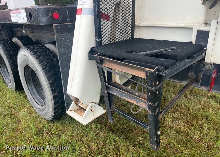 image for item EK8752 1984 Ford F800 crane truck