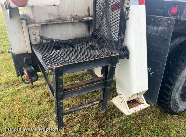 image for item EK8752 1984 Ford F800 crane truck