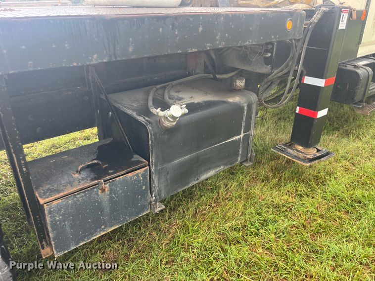 image for item EK8752 1984 Ford F800 crane truck