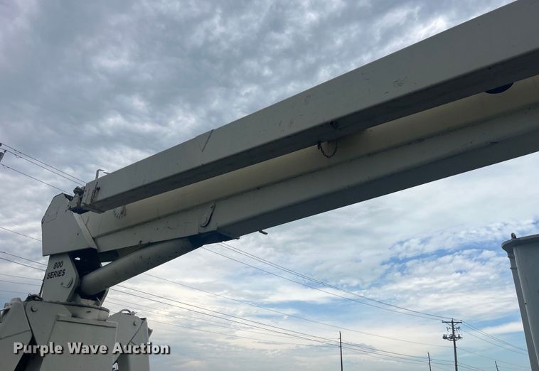 image for item EK8752 1984 Ford F800 crane truck