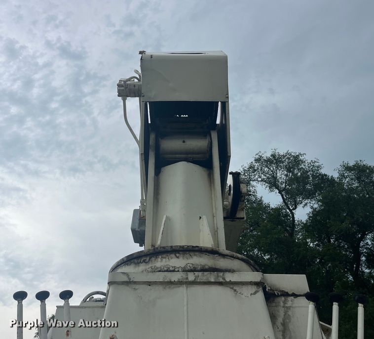 image for item EK8752 1984 Ford F800 crane truck