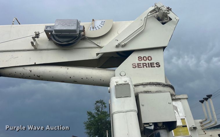 image for item EK8752 1984 Ford F800 crane truck