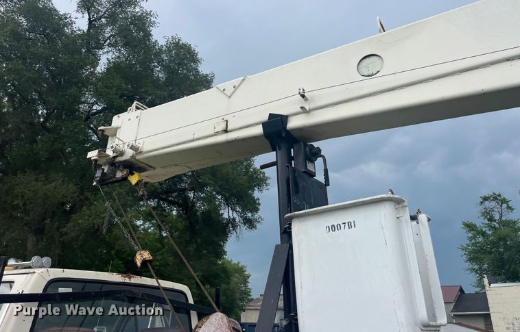 image for item EK8752 1984 Ford F800 crane truck