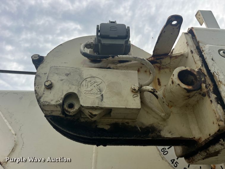 image for item EK8752 1984 Ford F800 crane truck