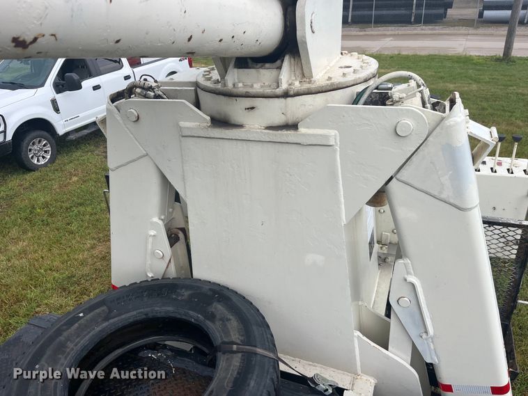 image for item EK8752 1984 Ford F800 crane truck