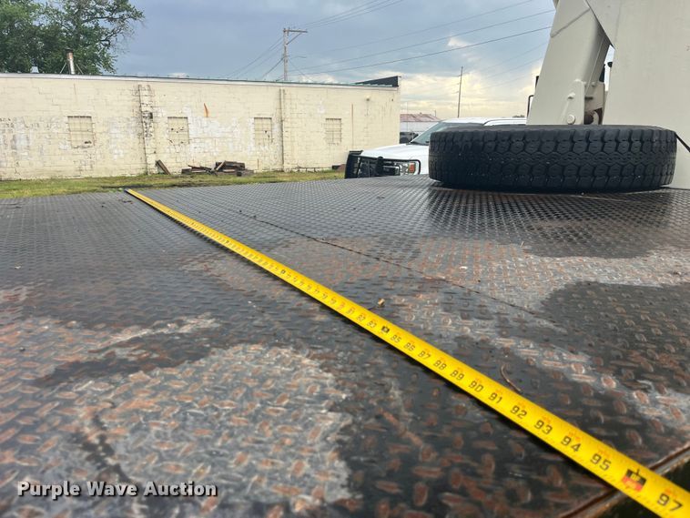 image for item EK8752 1984 Ford F800 crane truck