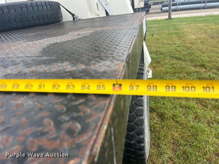 image for item EK8752 1984 Ford F800 crane truck