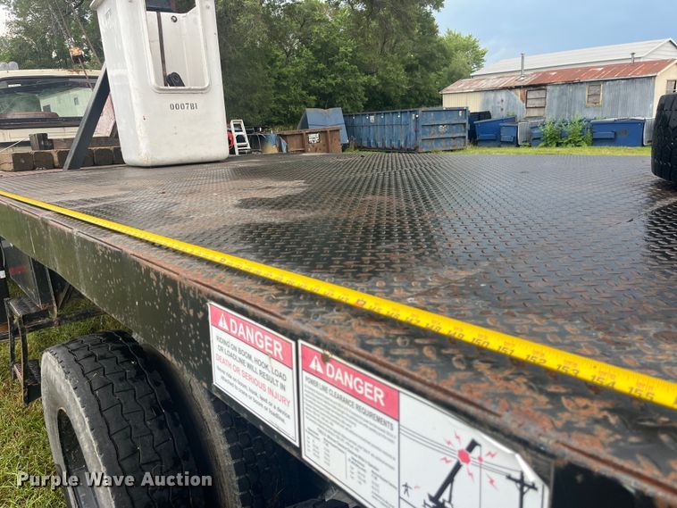 image for item EK8752 1984 Ford F800 crane truck