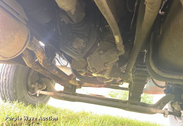 image for item EK8752 1984 Ford F800 crane truck