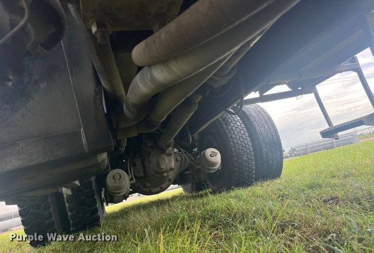 image for item EK8752 1984 Ford F800 crane truck