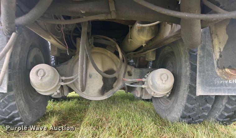 image for item EK8752 1984 Ford F800 crane truck