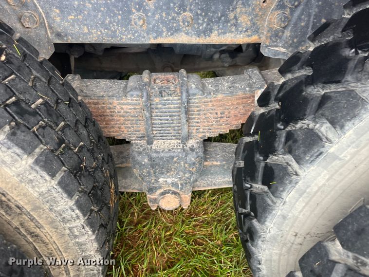 image for item EK8752 1984 Ford F800 crane truck