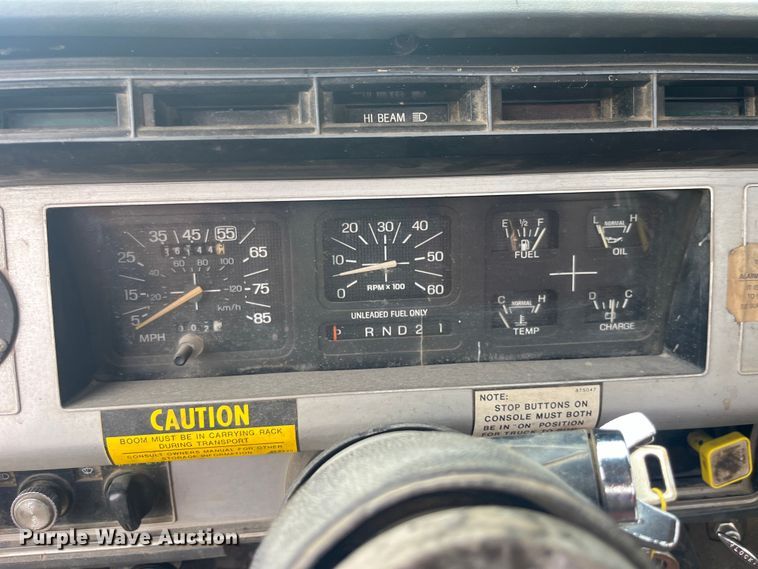 image for item EK8752 1984 Ford F800 crane truck